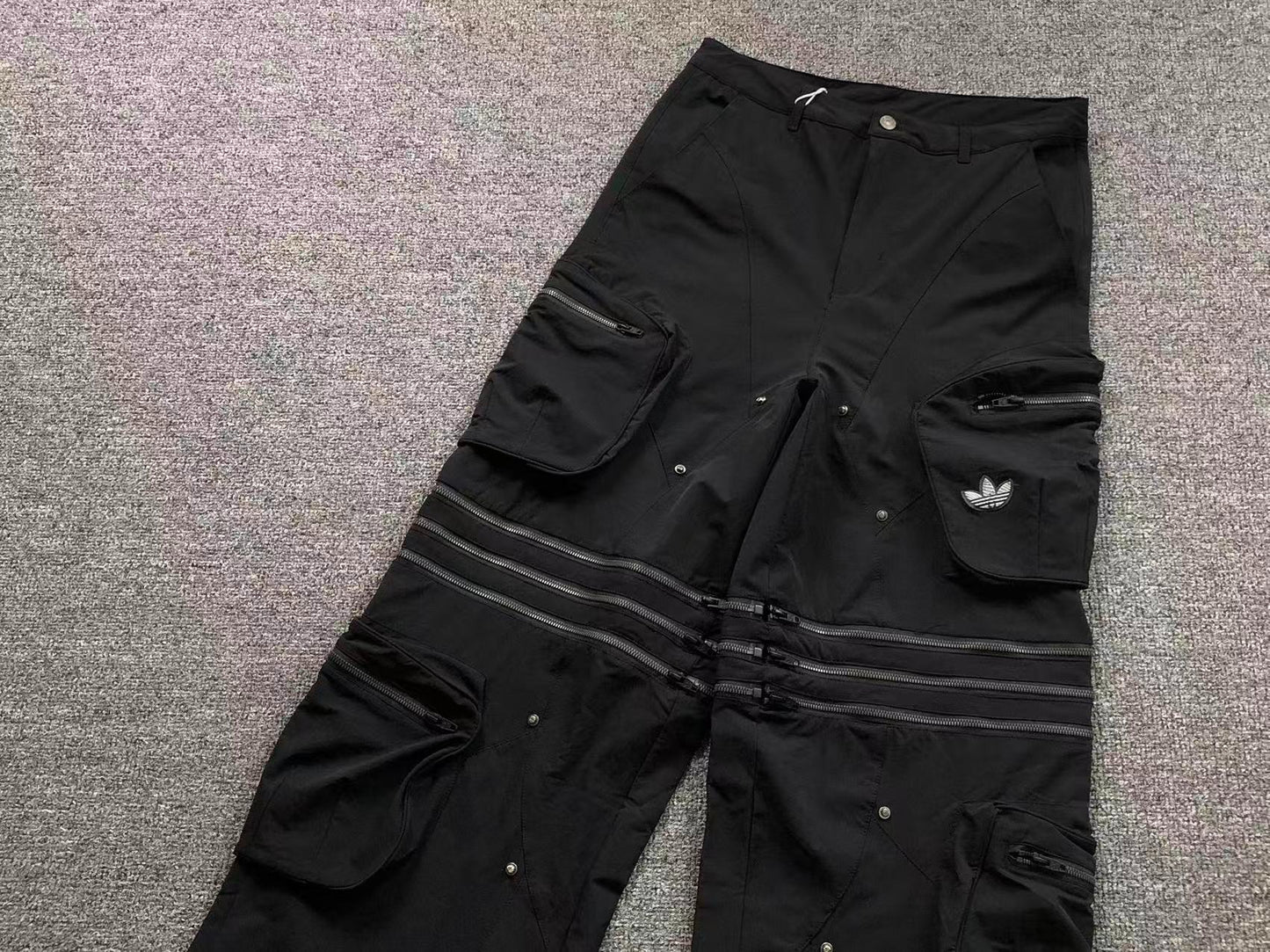 Calça Adidas Convertible Cargo Pants