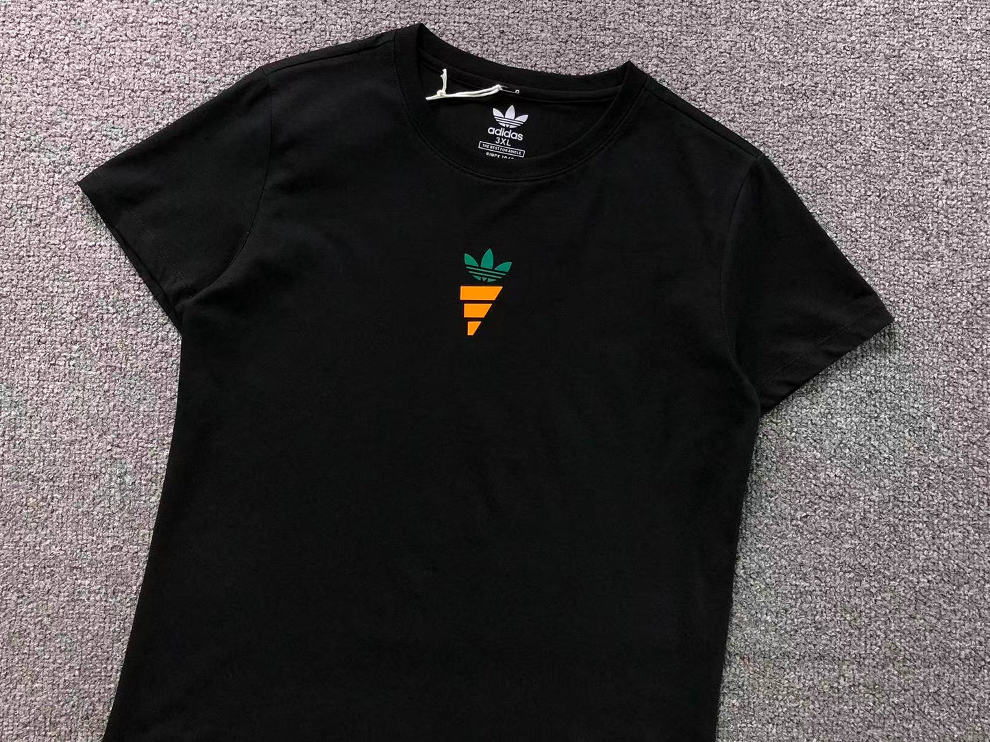 Camiseta Adidas Trefoil Carrot Feminina