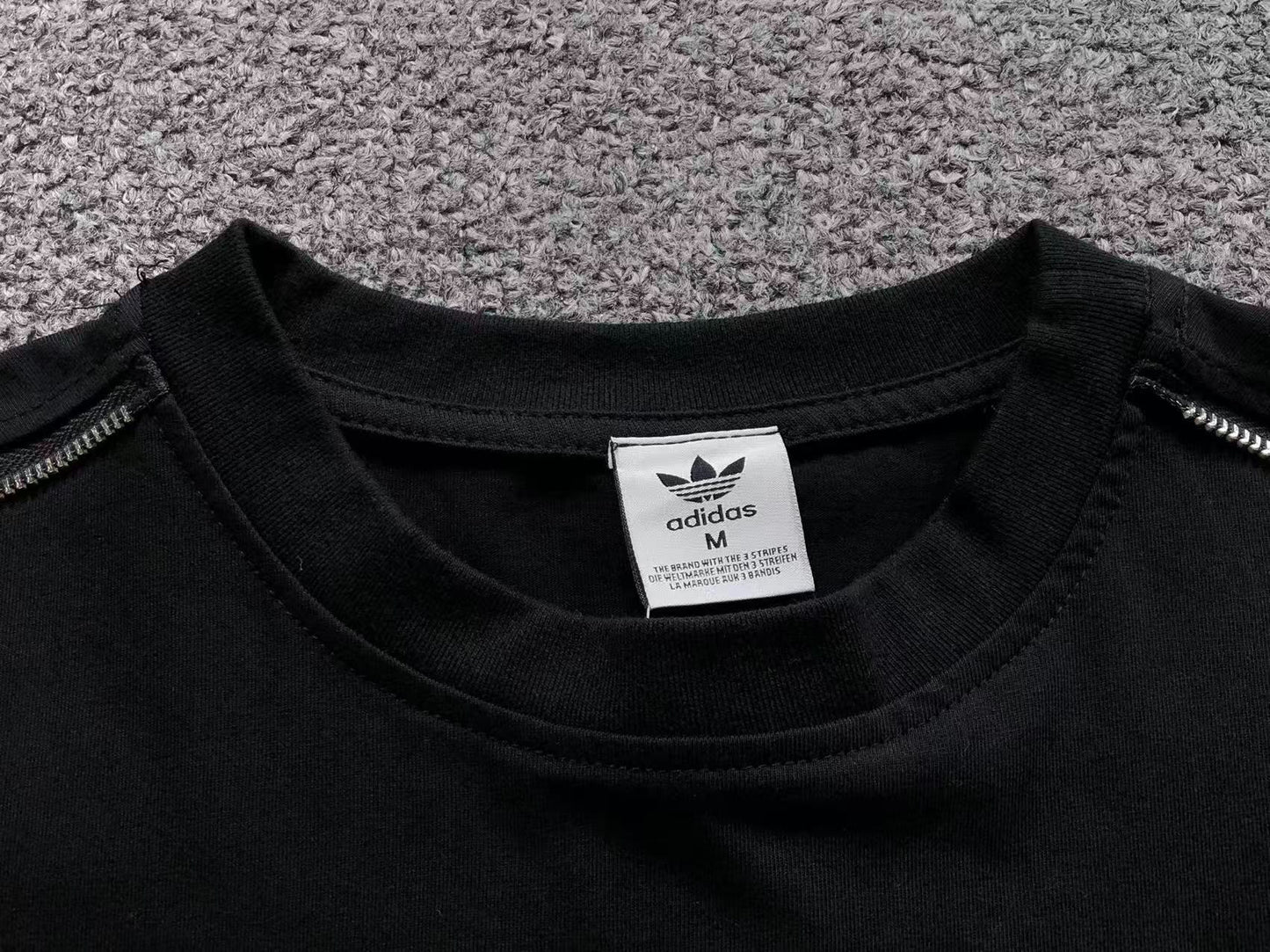 Camiseta Adidas Originals Shoulder Hardware