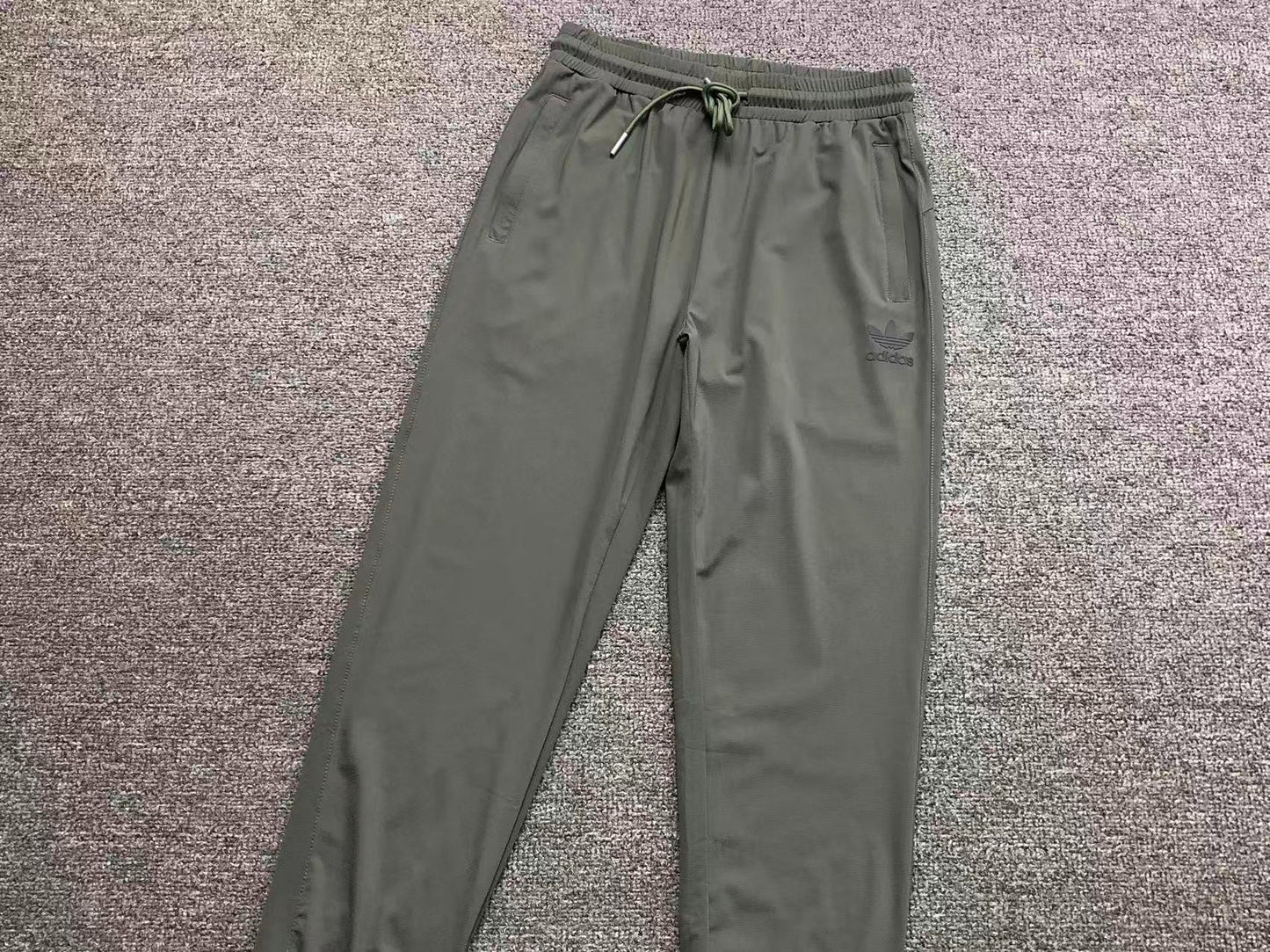 Calça Adidas Essential Tech Jogger