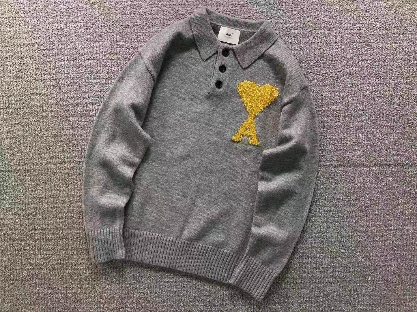 Suéter Polo AMI Paris Coração Dourado