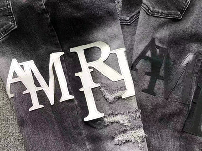 Calça AMIRI Tonal Logo Black Destroyed Denim