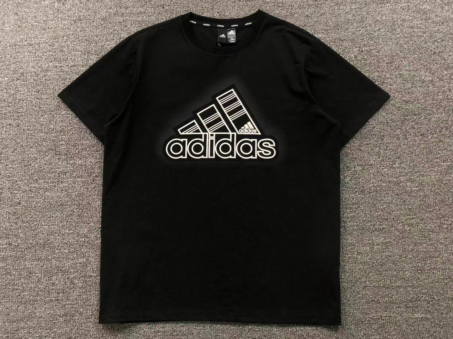 Camiseta Adidas Performance Oversized Logo