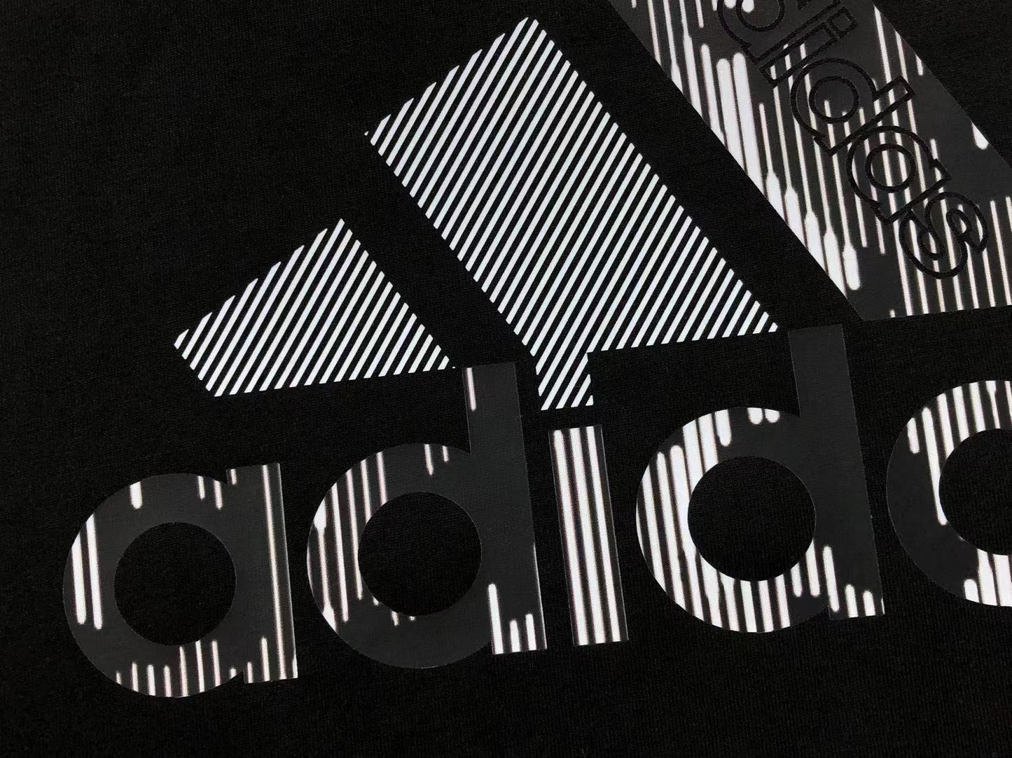 Camiseta Adidas Minimal Logo Pattern