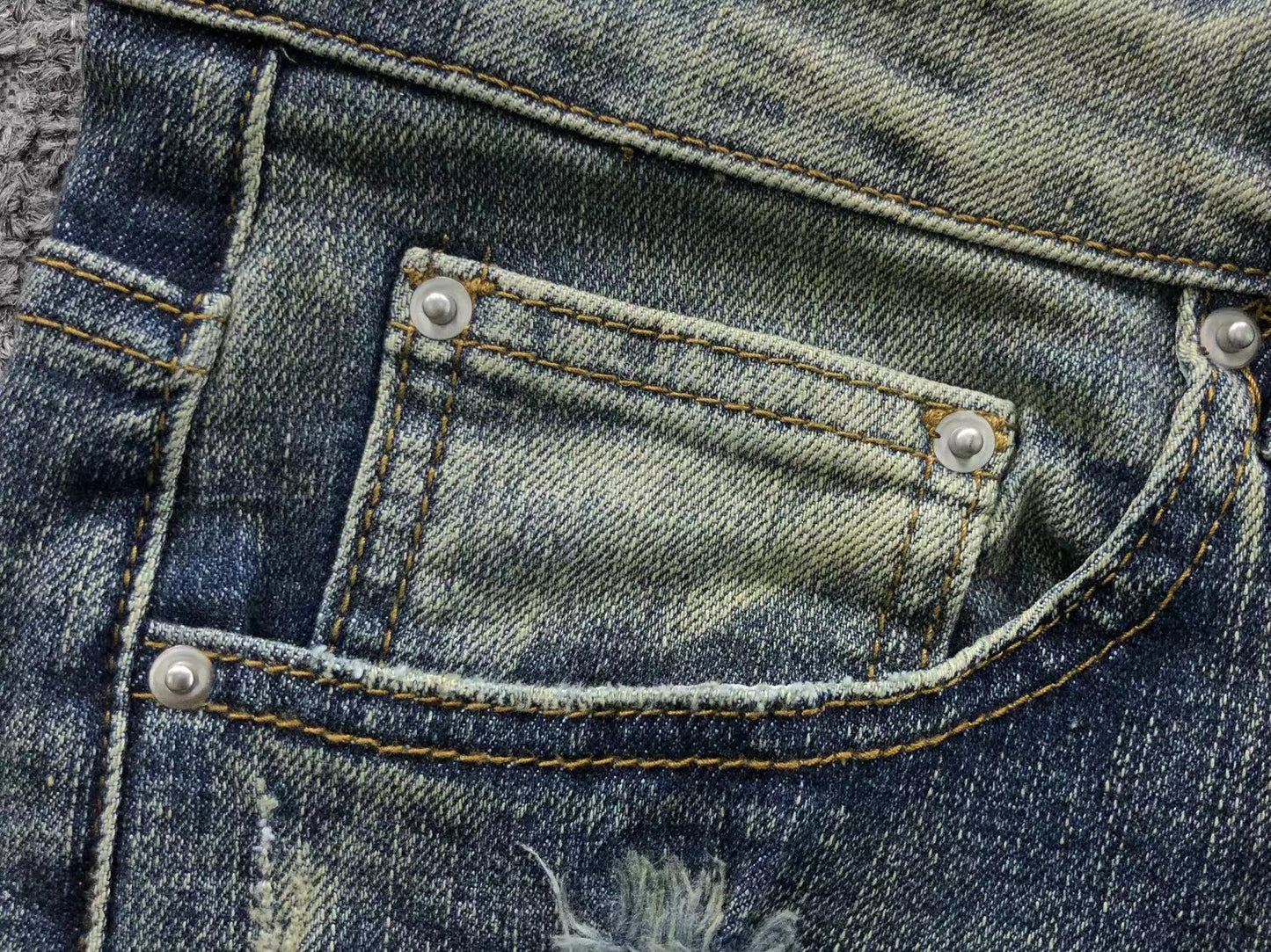 Calça AMIRI Vintage Blue Ribbed Destroyed Denim