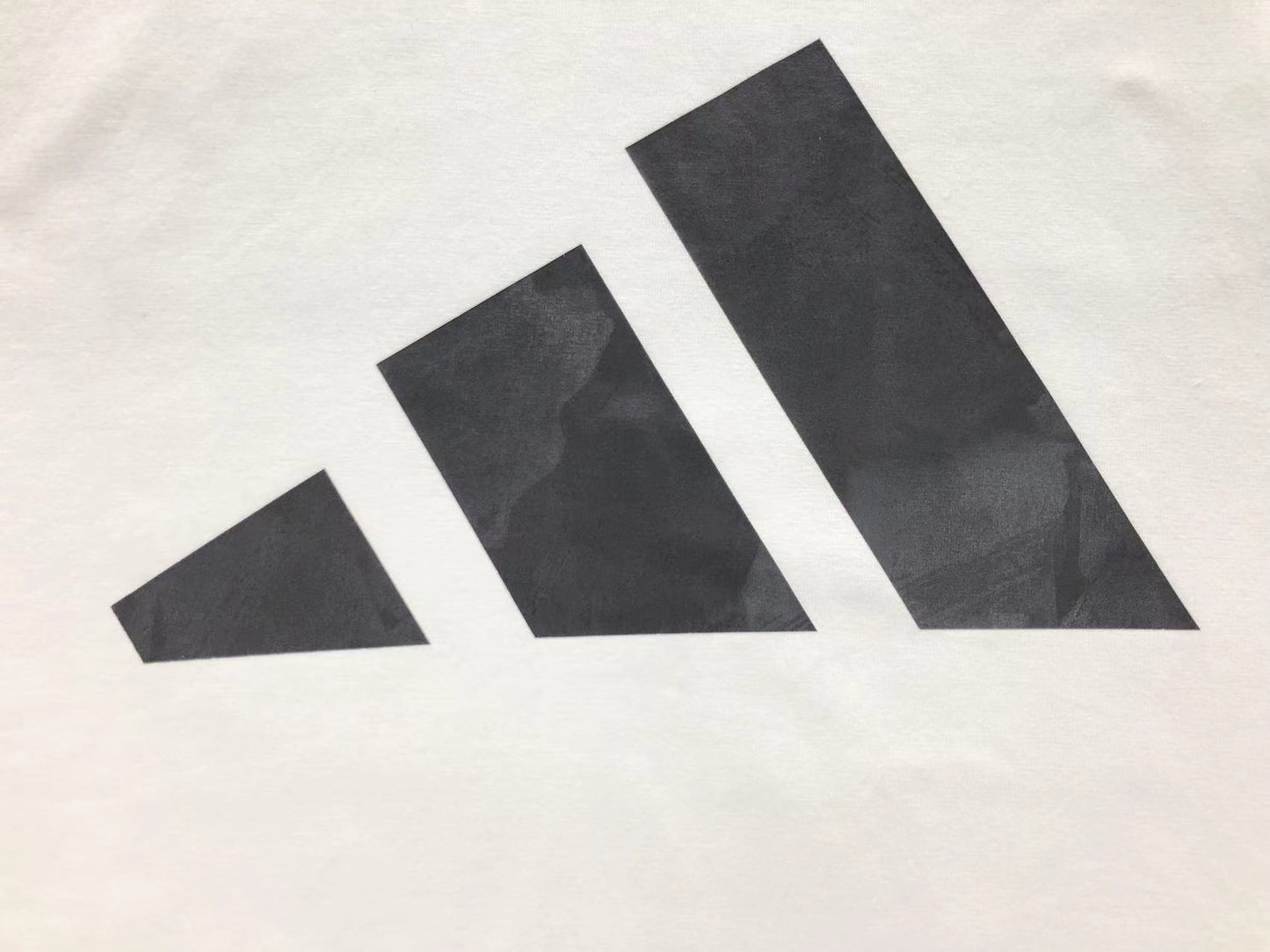 Camiseta Adidas Big Logo Essential
