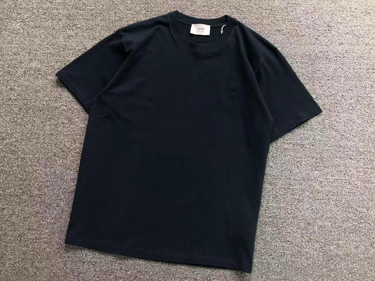 Camiseta AMI Paris Logo Coração Mini Bordado