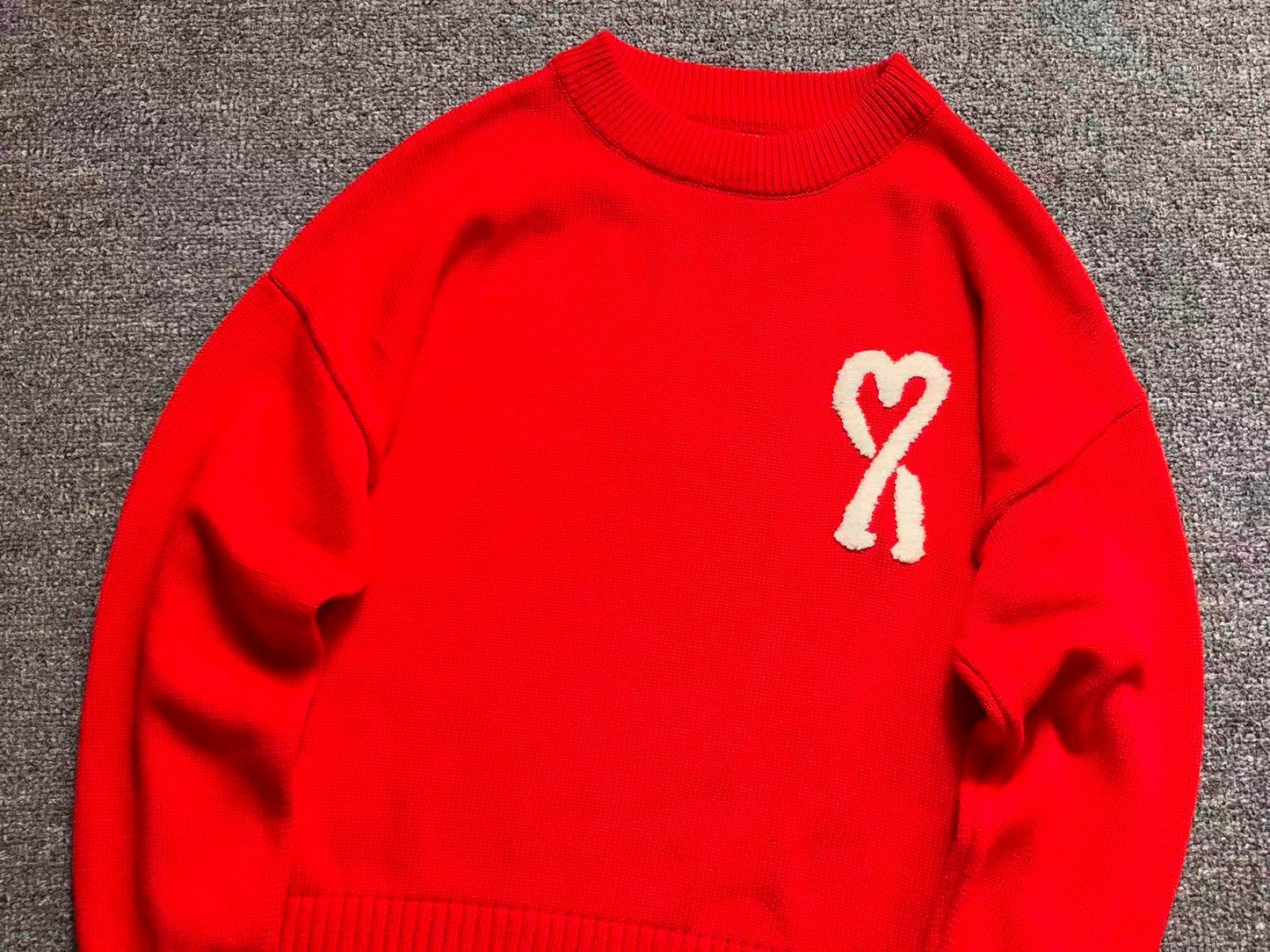 Suéter AMI Paris Logo Coração Essential