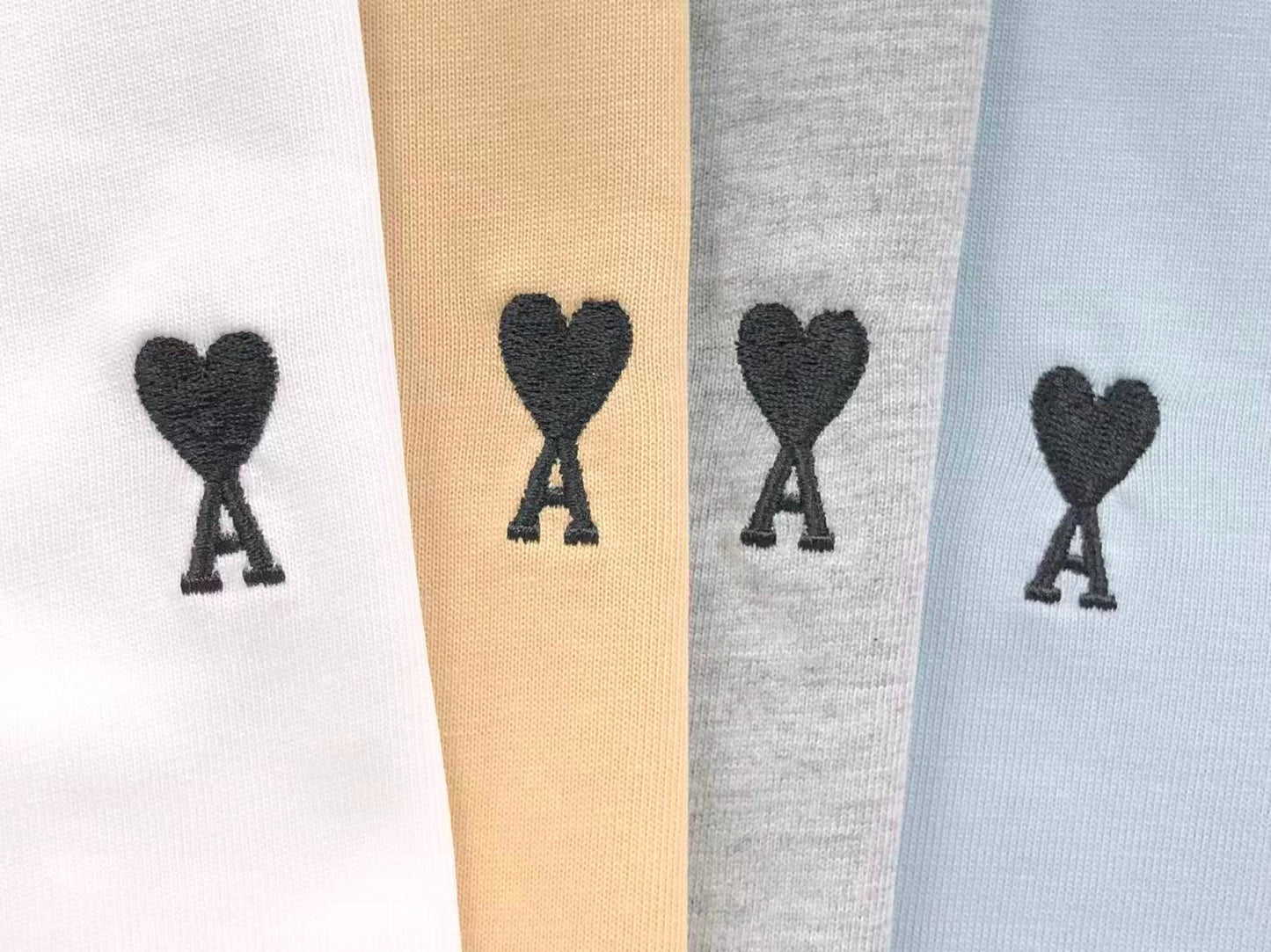 Camiseta AMI Paris Logo Coração Mini Bordado