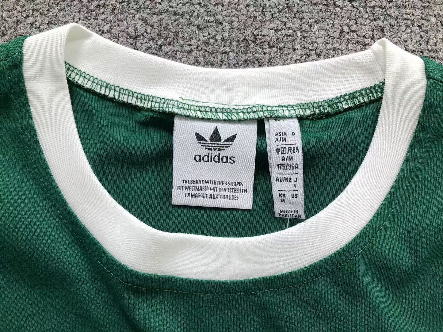 Camiseta adidas Originals Varsity Crest Tee
