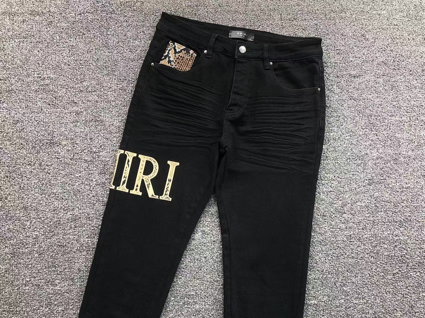 Calça AMIRI Logo Destroyed Black Denim
