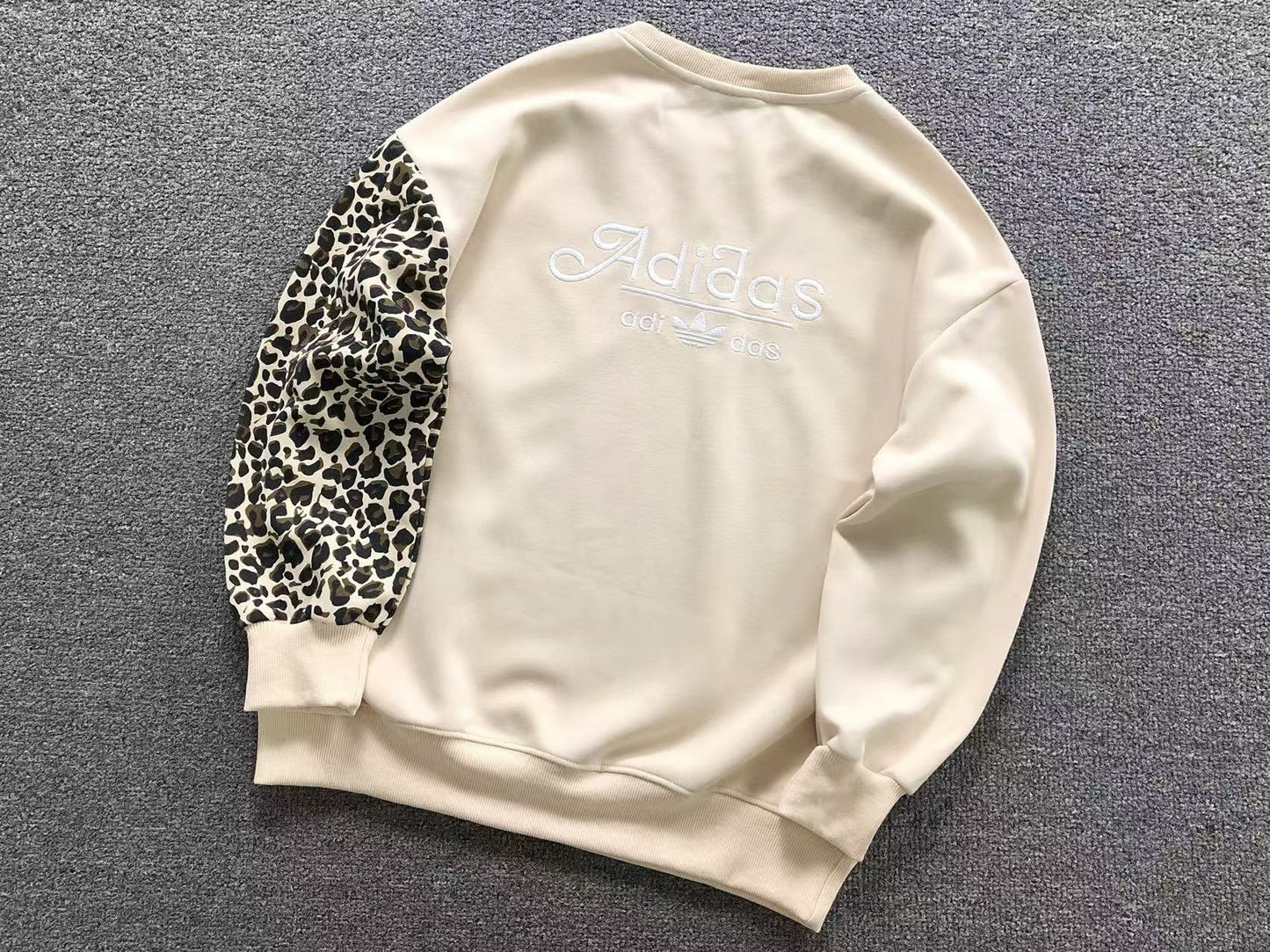 Conjunto Adidas Leopard Luxe