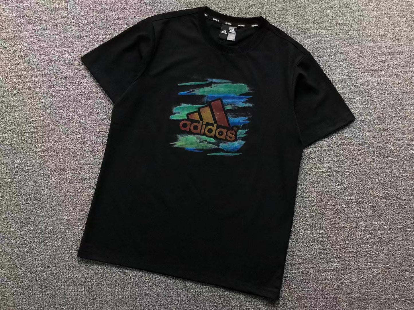 Camiseta Adidas Brush Stroke Color Logo