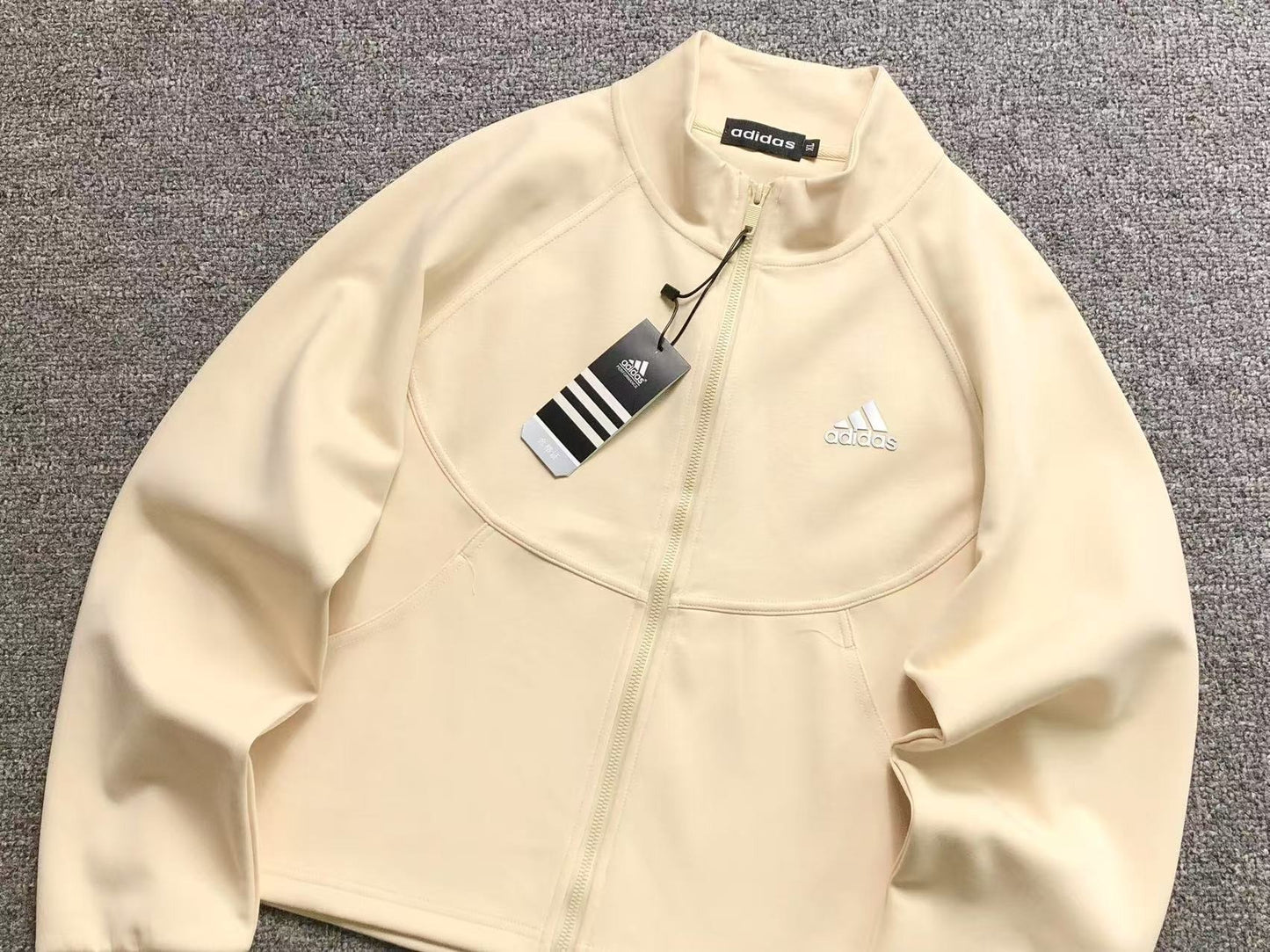 Conjunto Adidas feminino Clean Fit Set