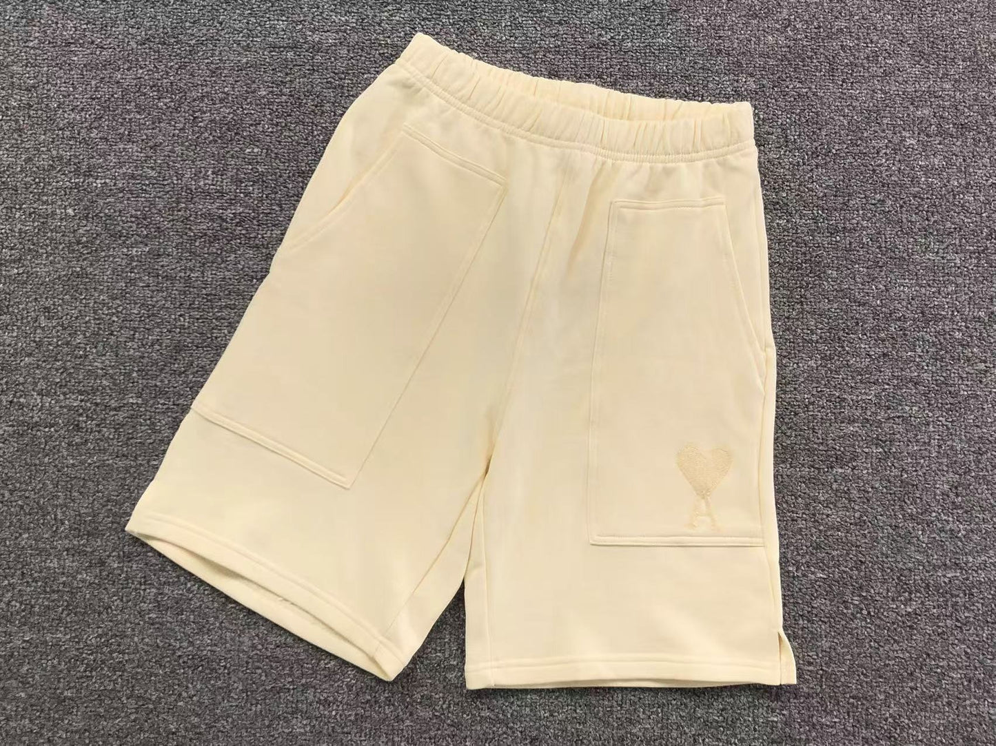 Short AMI Paris Essential Heart Collection