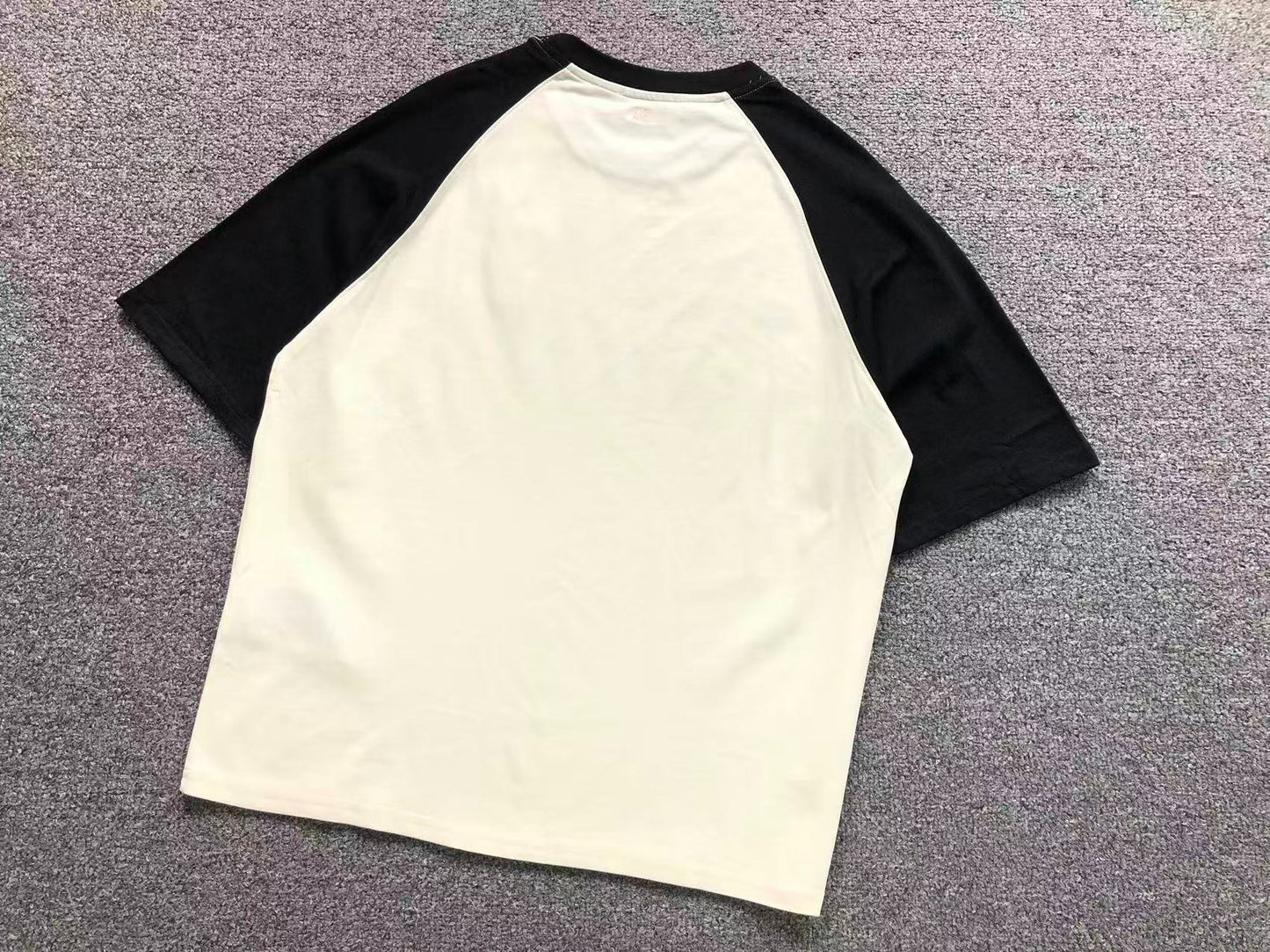 Camiseta AMI Paris Raglan Logo Coração