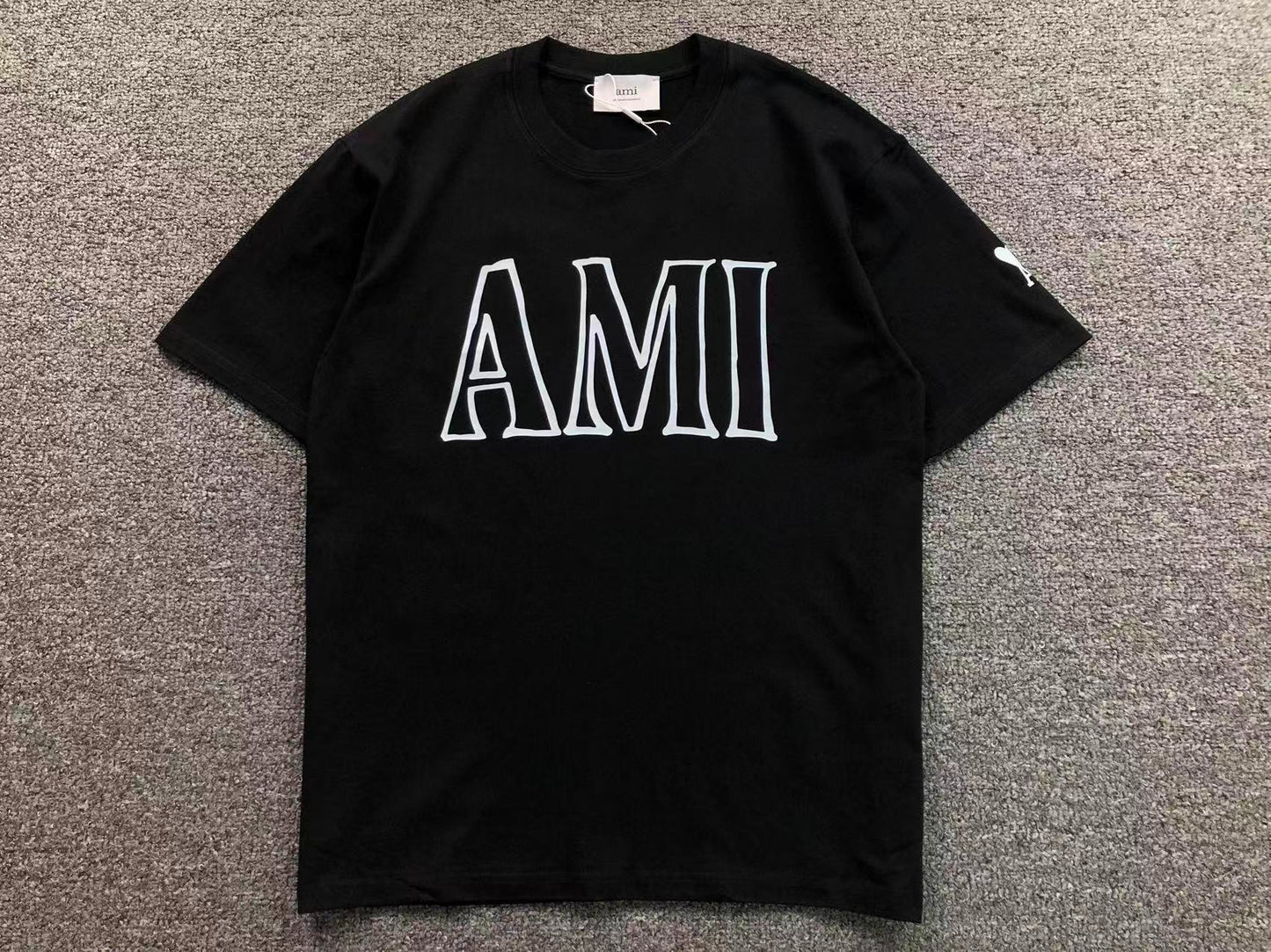Camiseta AMI Paris Logo Typo Graphic