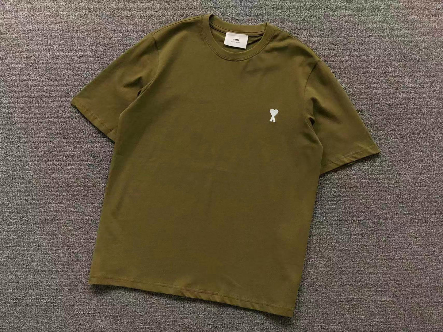 Camiseta AMI Paris Mini Heart Logo Minimal