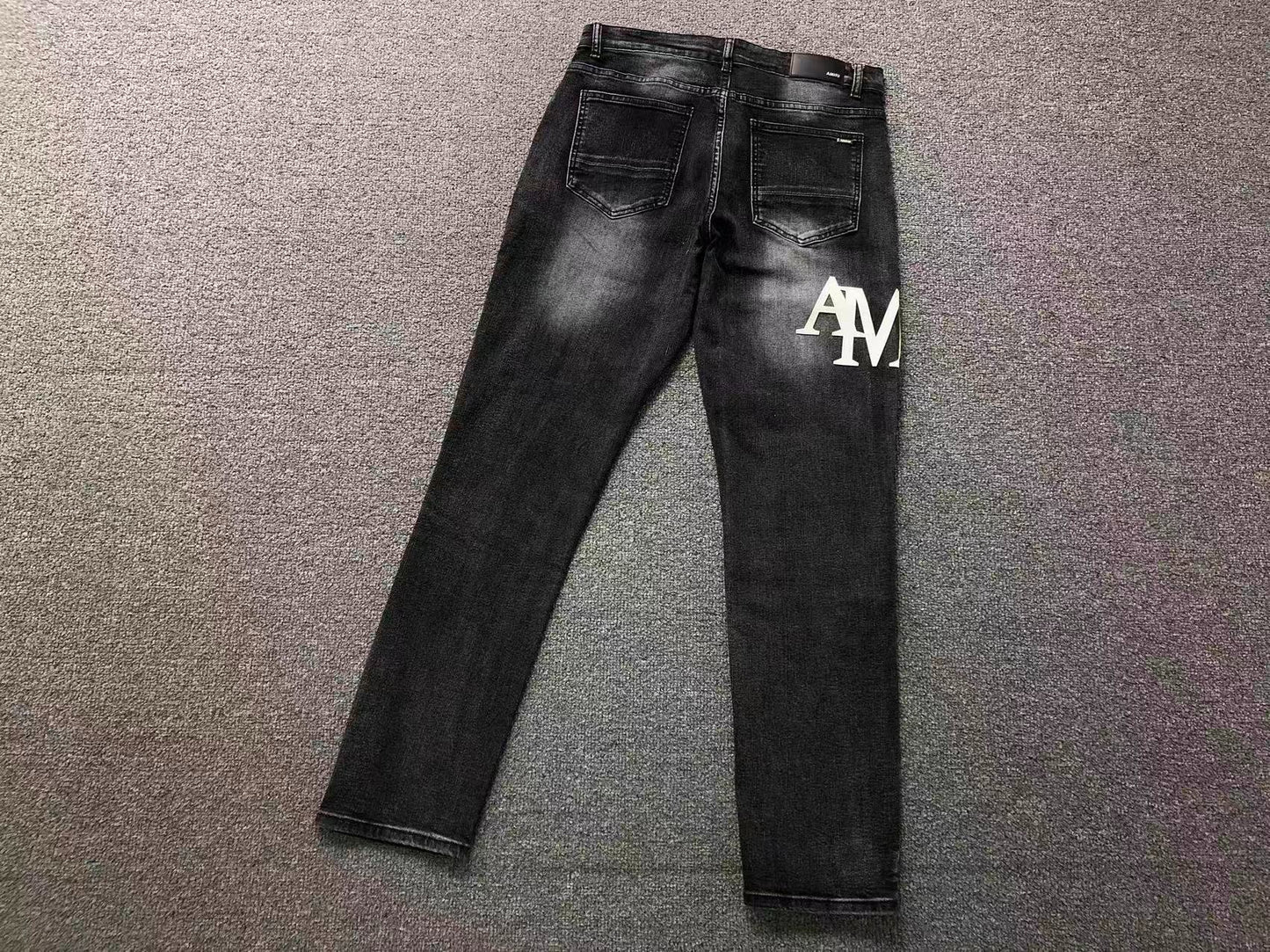 Calça AMIRI Tonal Logo Black Destroyed Denim
