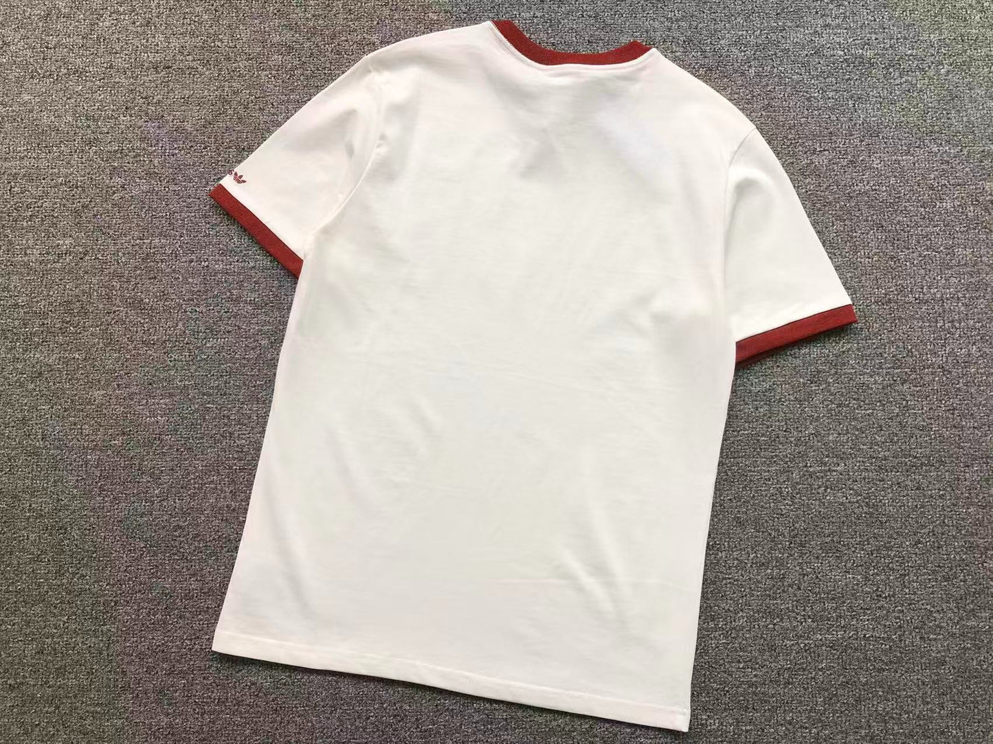 Camiseta Adidas Originals Essential