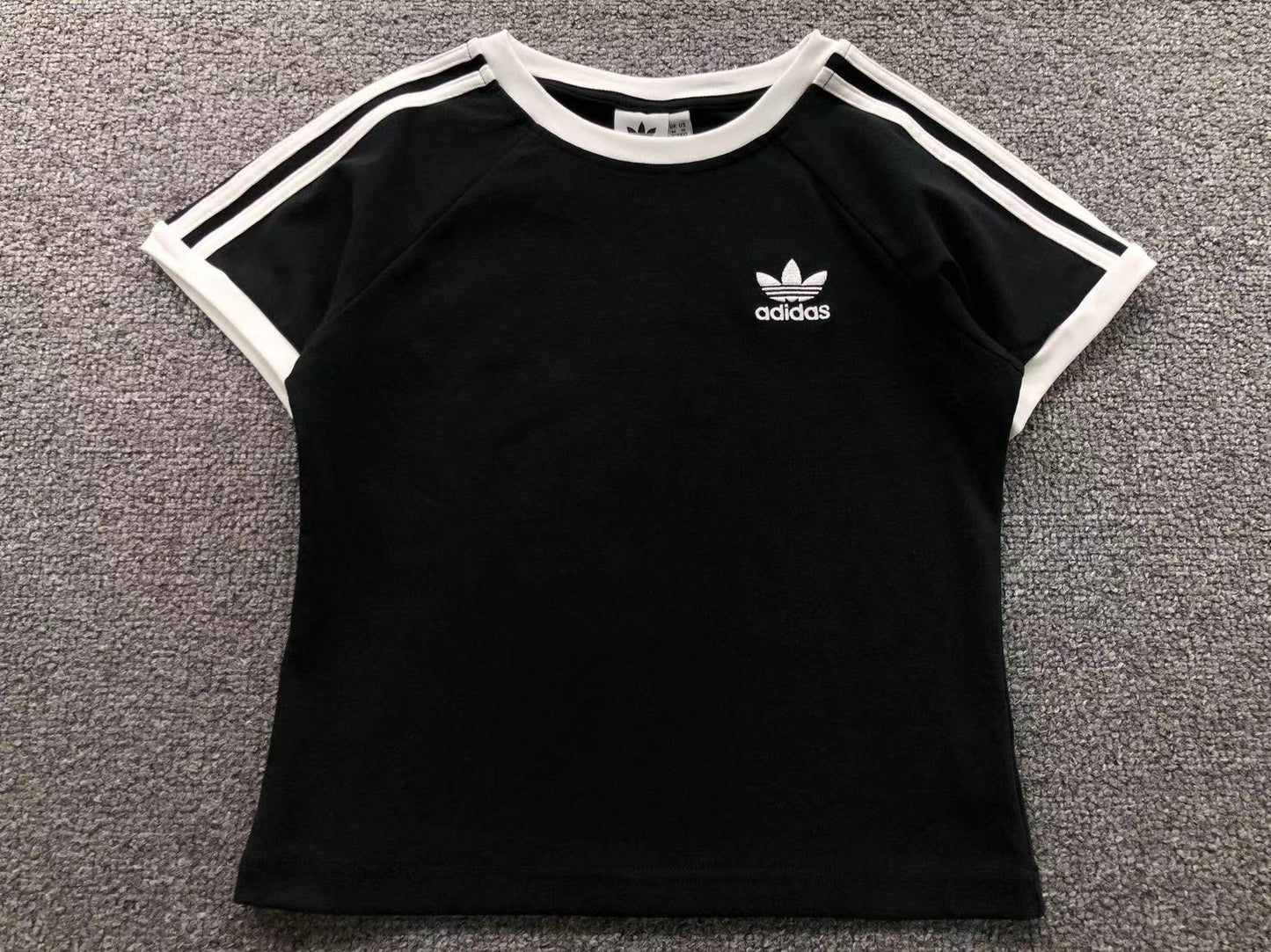 Camiseta Adidas Raglan Core 3-Stripes Feminina