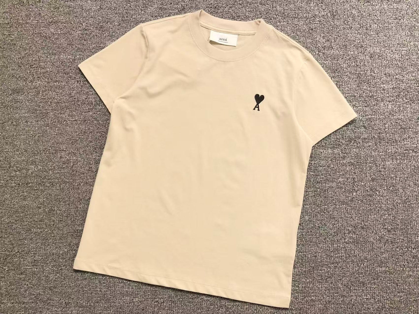 Camiseta AMI Paris Mini Heart Essential