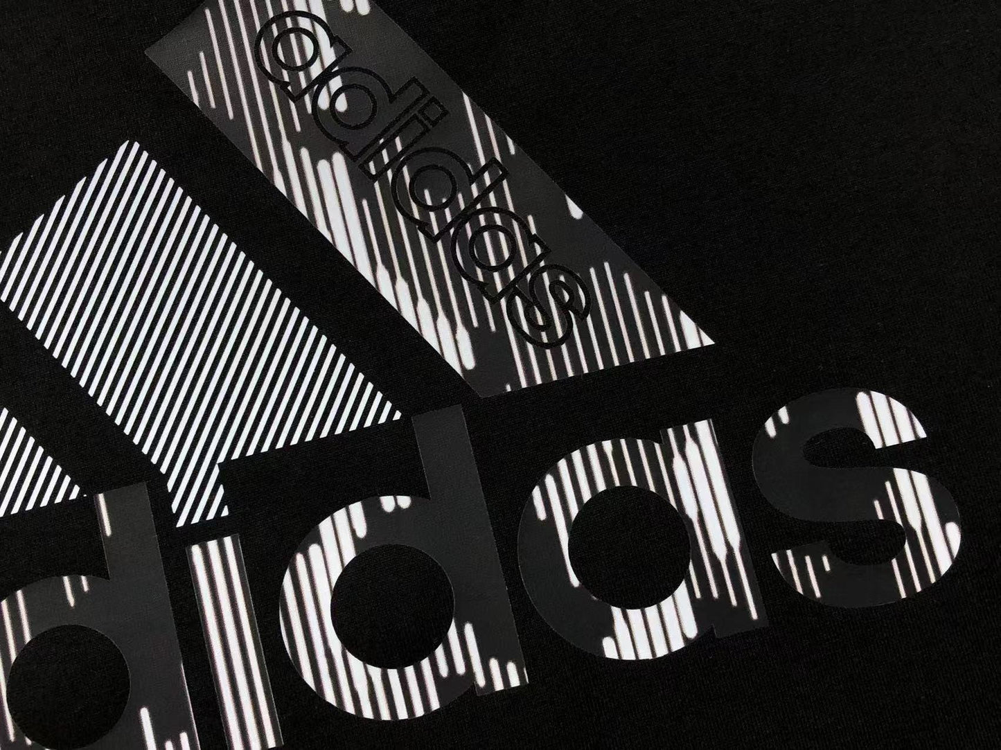 Camiseta Adidas Minimal Logo Pattern