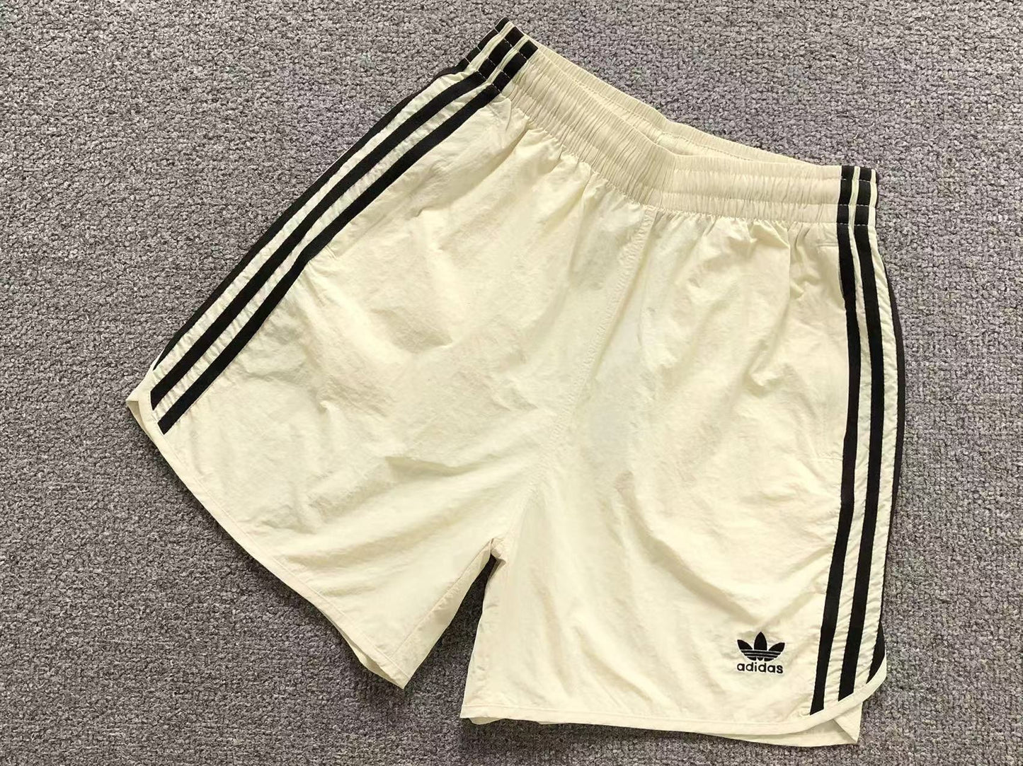 Short adidas Originals Lightweight Runner