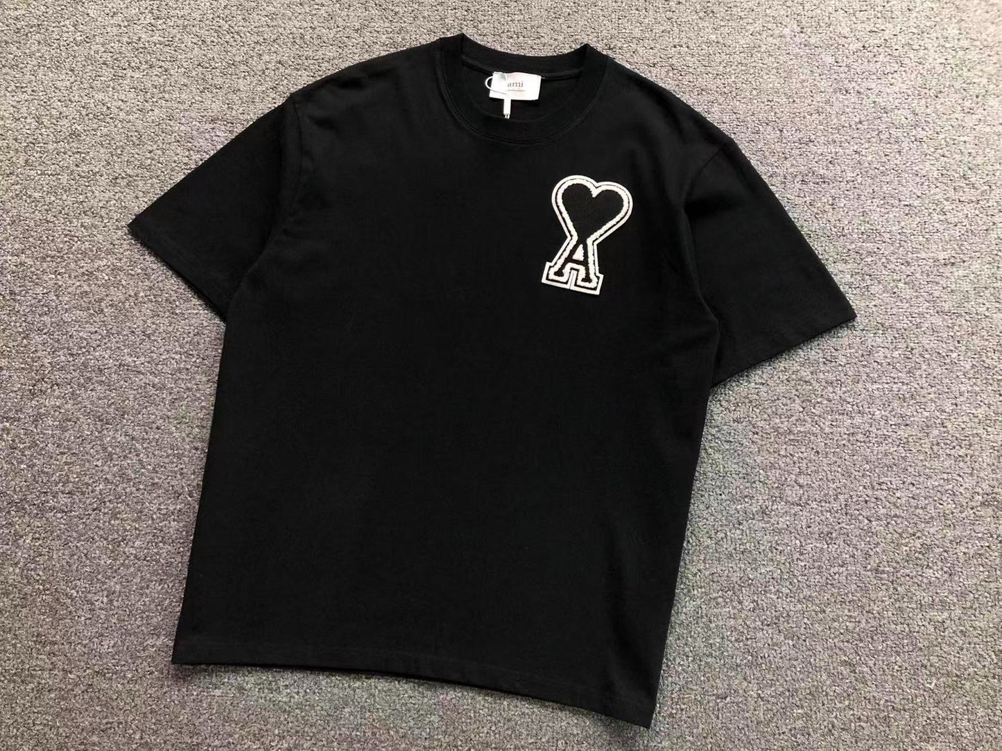 Camiseta AMI Paris Patch Logo Coração