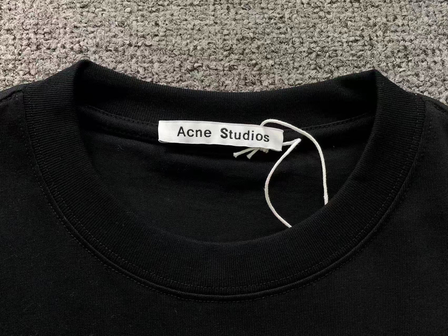 Camiseta Acne Studios Old English Logo Tee