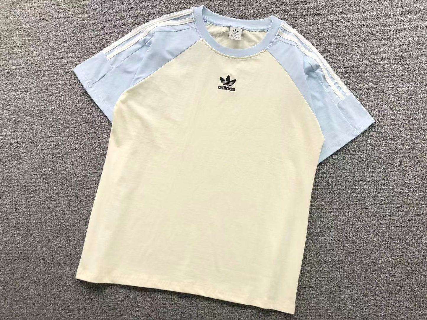 Camiseta Adidas Raglan Contrast Feminino