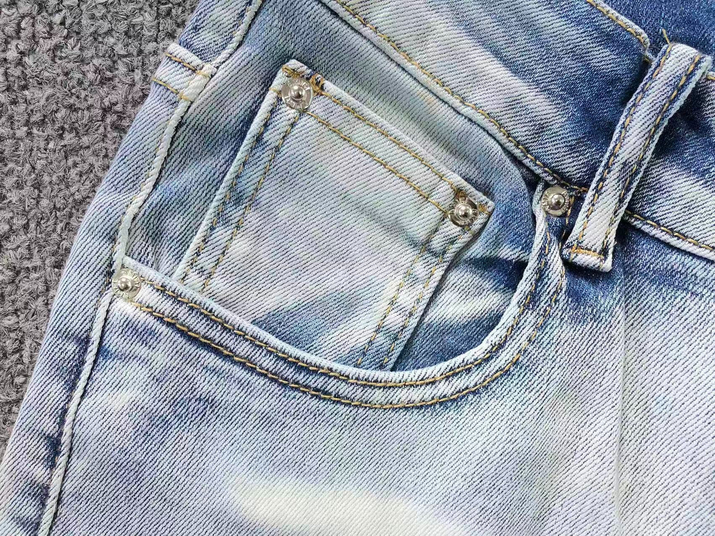 Calça AMIRI Ice Blue Patch Denim