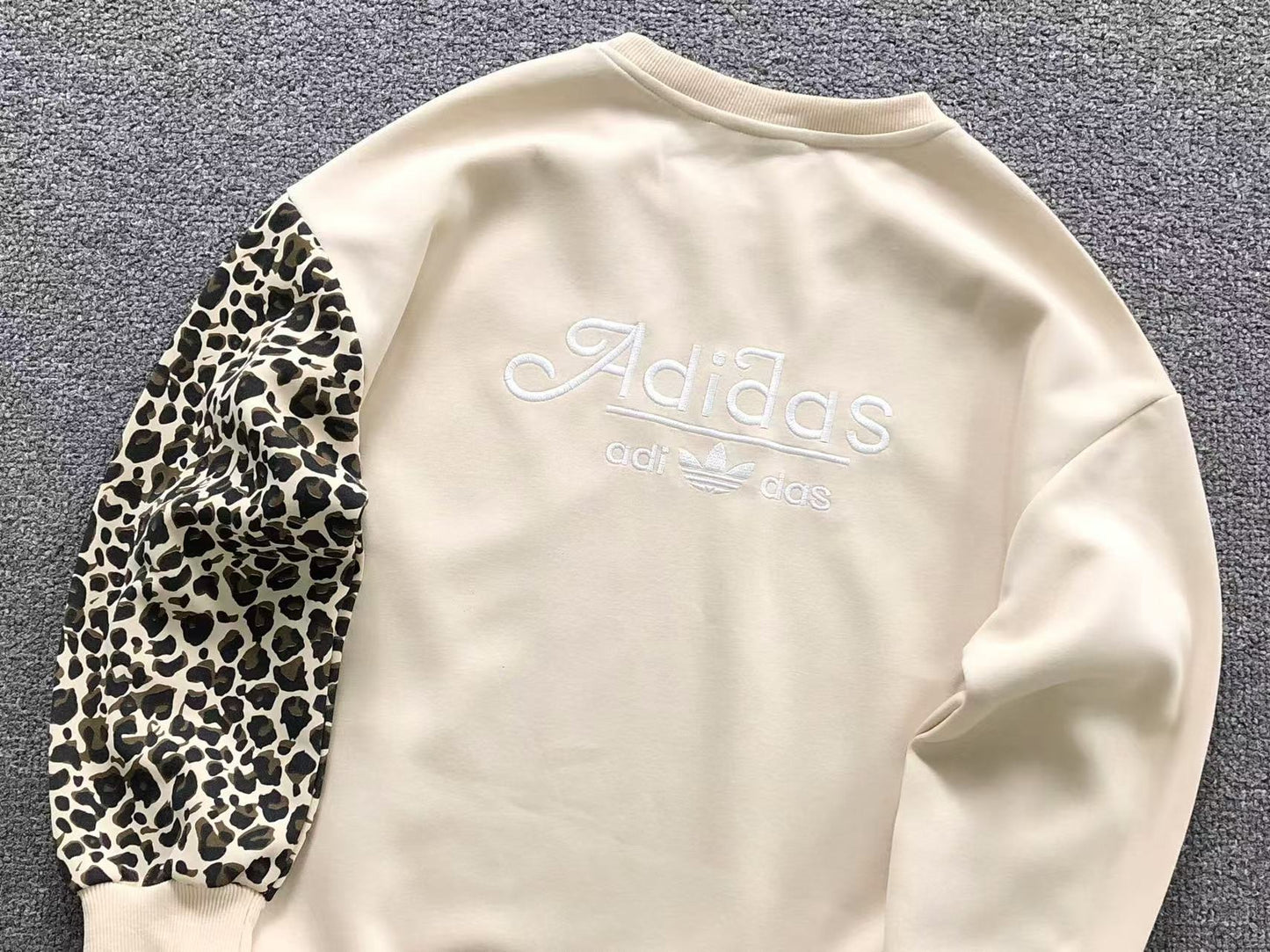 Conjunto Adidas Leopard Luxe