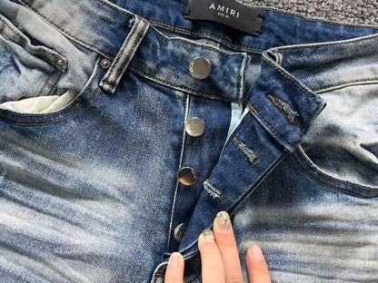 Calça AMIRI Vintage Destroyed Logo Denim (Ice Wash)