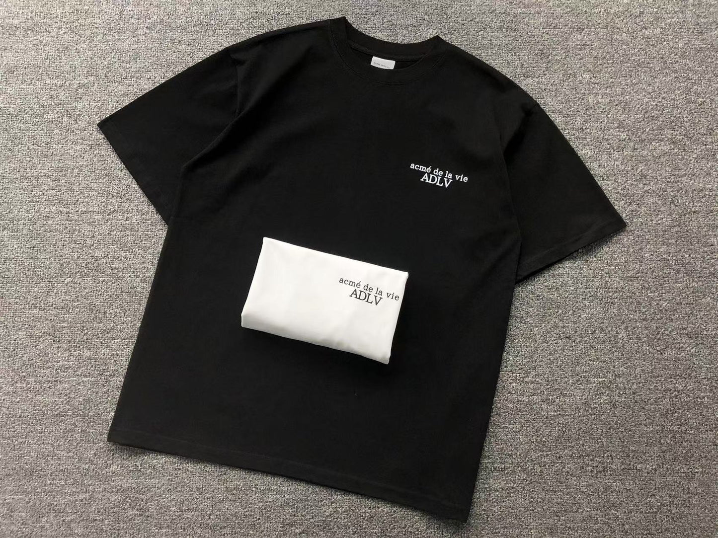 Camiseta ADLV Ribbon Graphic Tee