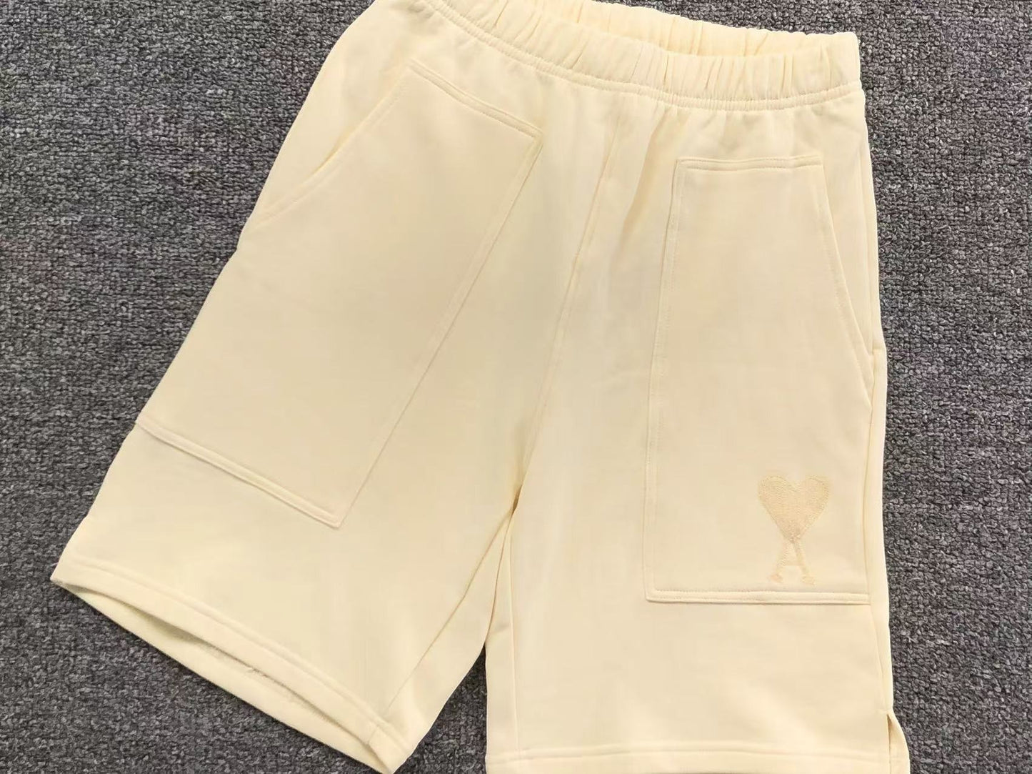 Short AMI Paris Essential Heart Collection