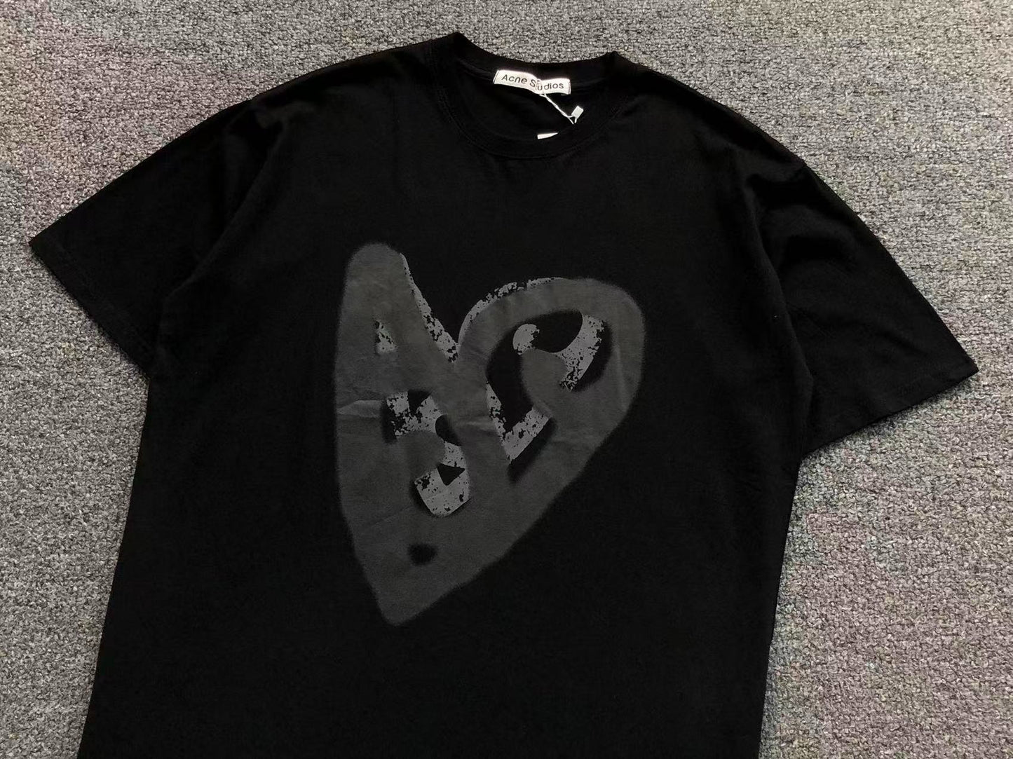 Camiseta Acne Studios Spray Heart
