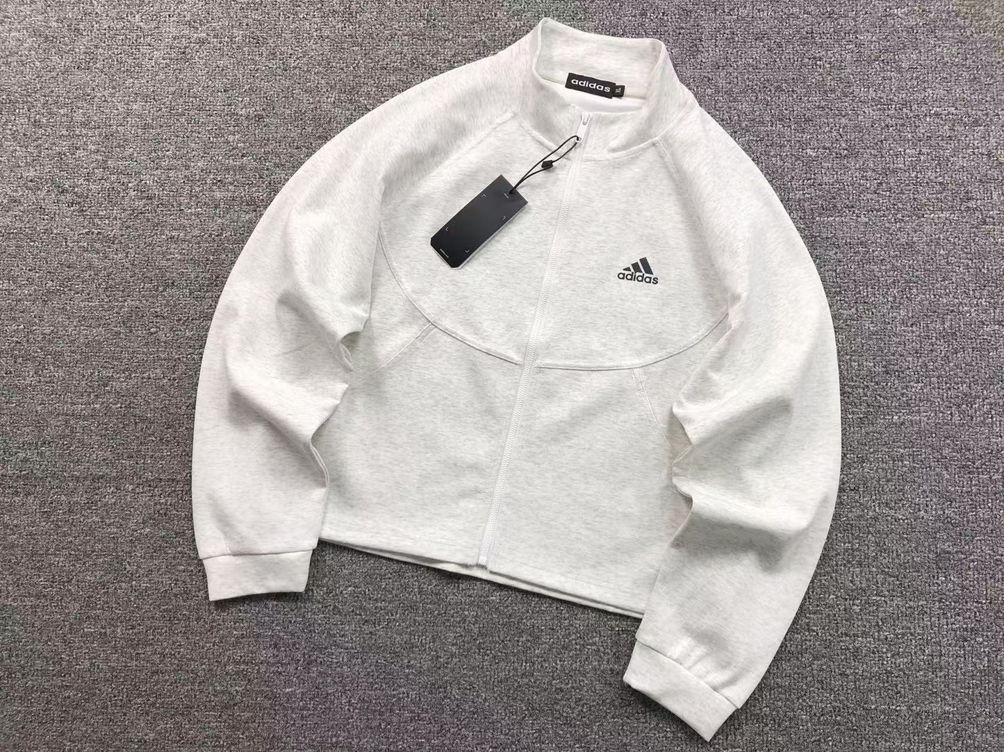 Conjunto Adidas feminino Clean Fit Set