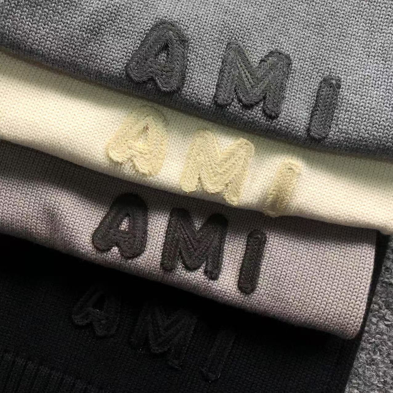 Suéter Cardigan AMI Paris Logo Embossed