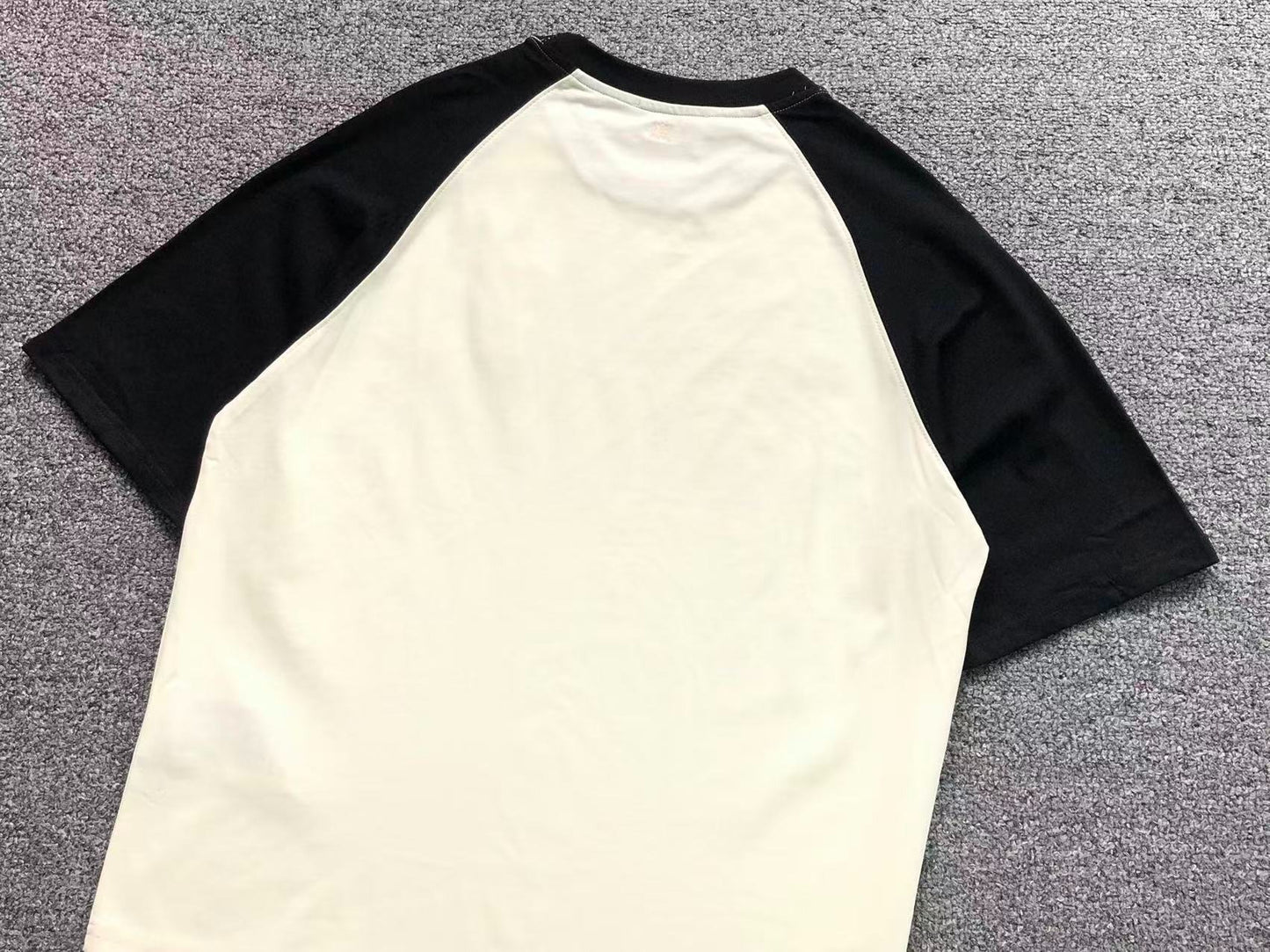 Camiseta AMI Paris Raglan Logo Coração