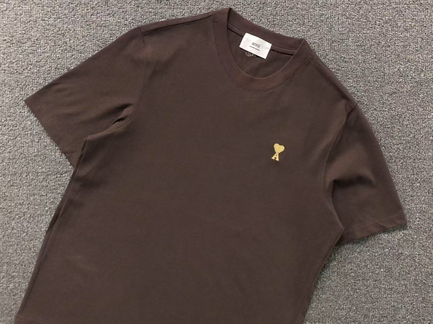Camiseta AMI Paris Mini Heart Logo Contrast Tee
