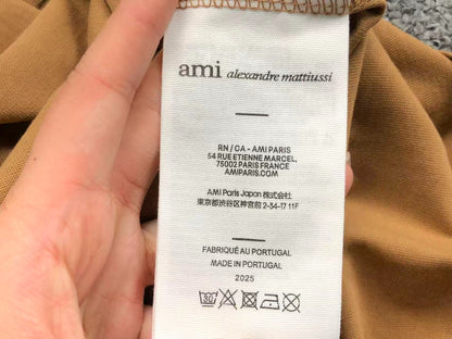 Camiseta AMI Paris Logo Coração Bordado