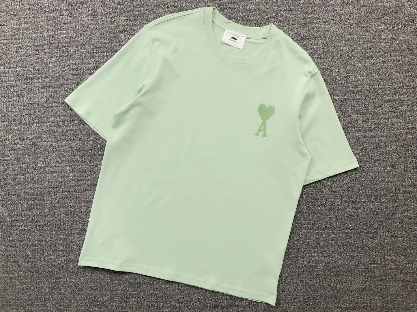 Camiseta AMI Paris Minimal Tonal Heart Logo