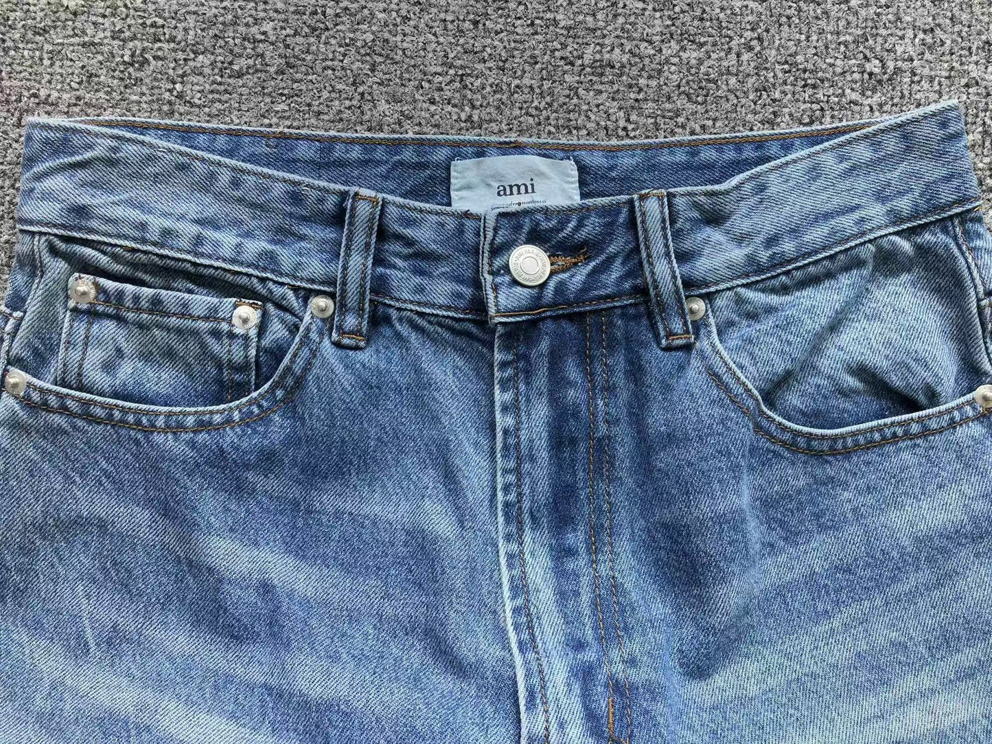 Calça Jeans AMI Paris WideLeg Lavagem