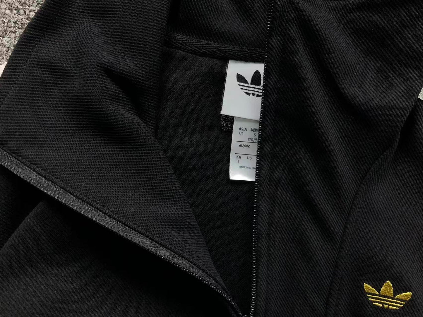 Moletom Adidas Clean Heritage Fit Feminina