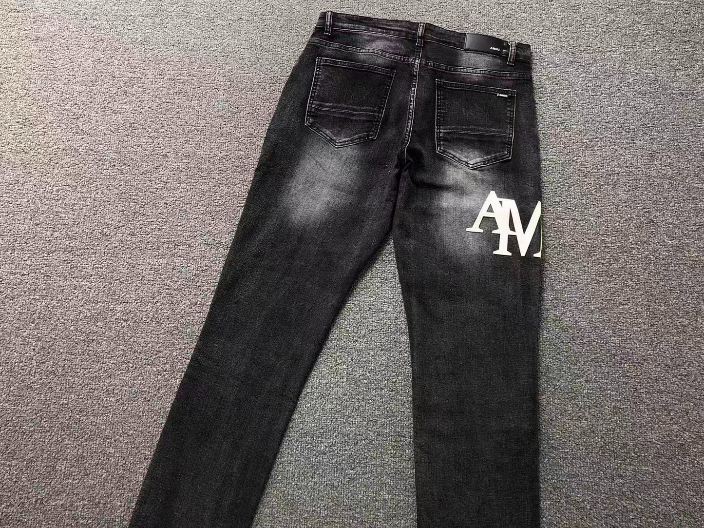 Calça AMIRI Tonal Logo Black Destroyed Denim