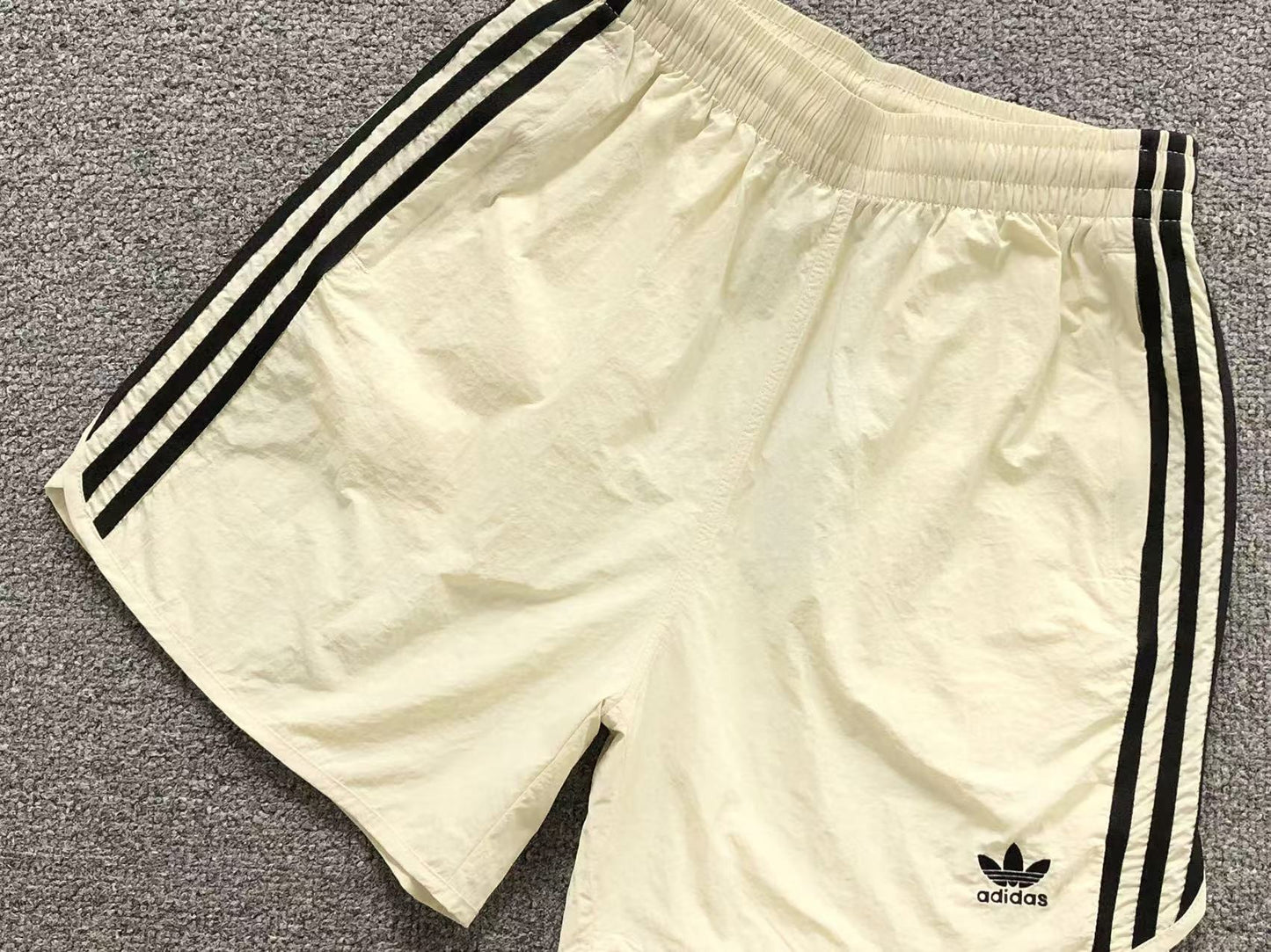 Short adidas Originals Lightweight Runner