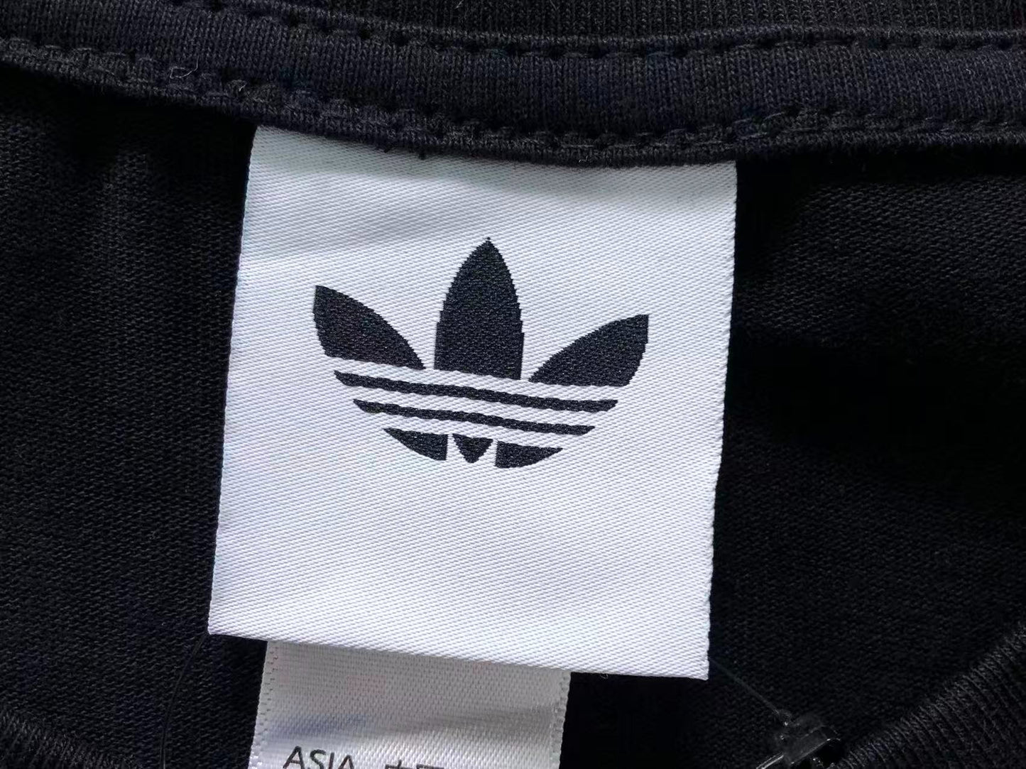 Camiseta Adidas Varsity 03