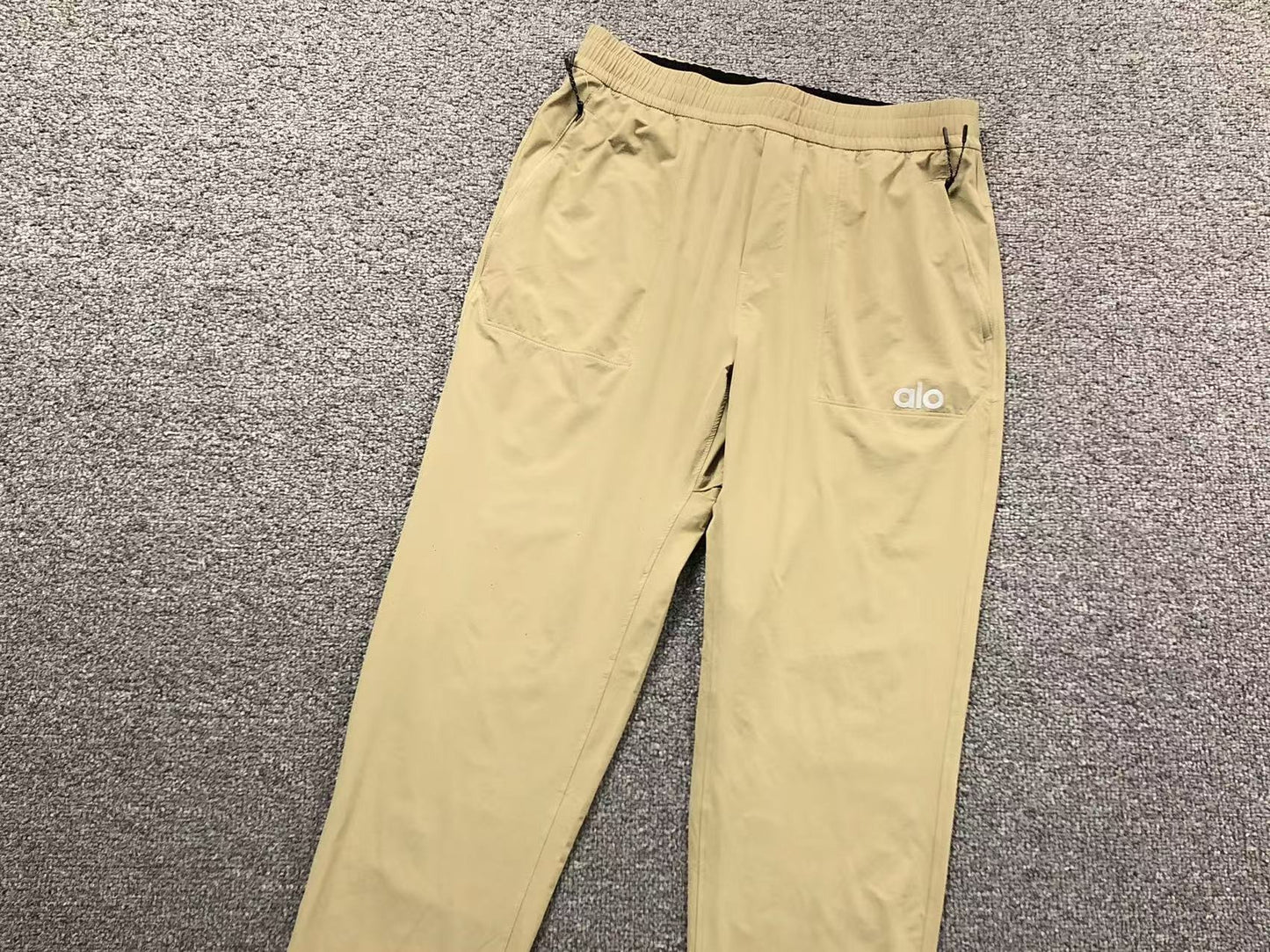 Calça elástica ALO moletom cargo