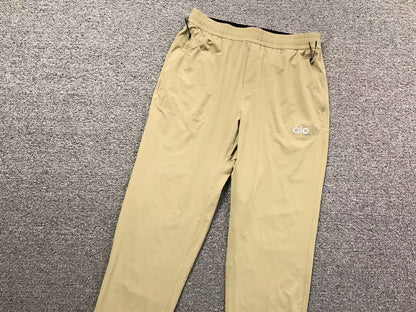 Calça elástica ALO moletom cargo